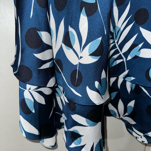 Maggy London Floral Print Shift Tiered Ruffle Mini Dress Size 12P - Picture 2 of 5